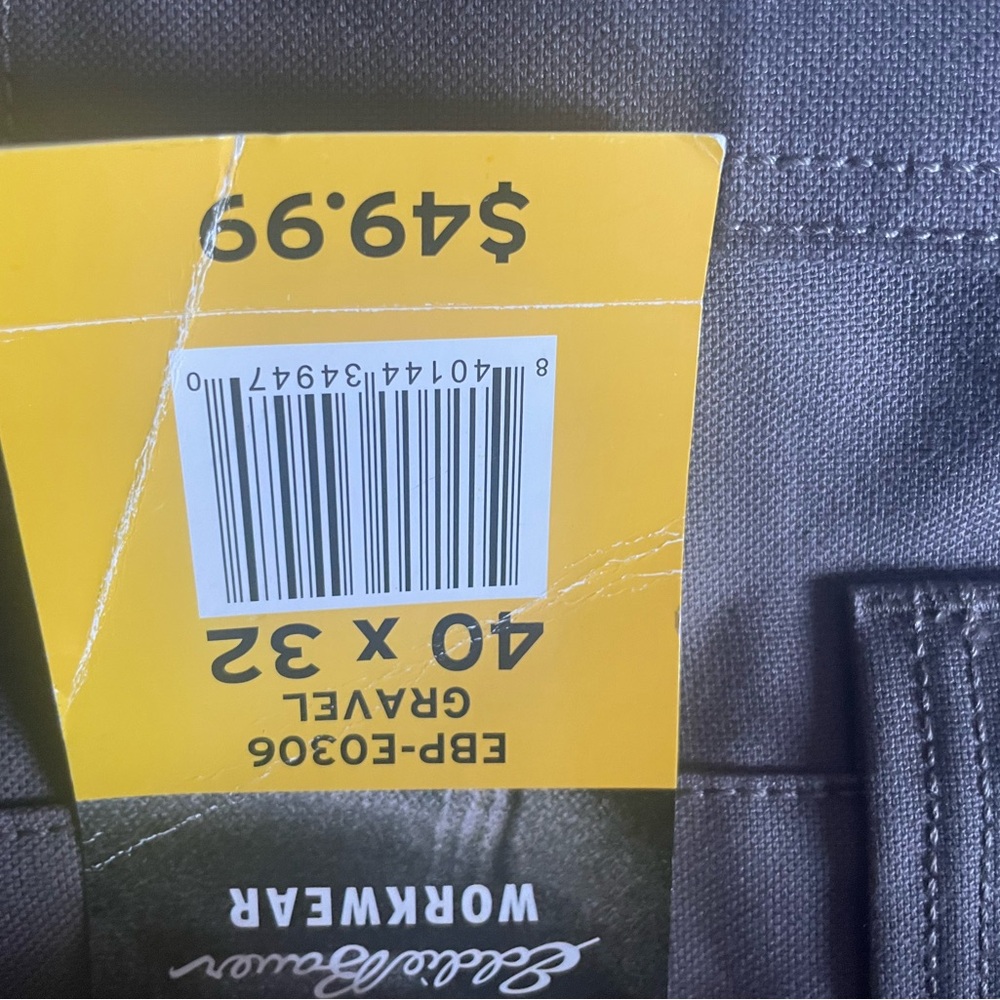 Men’s work pants Eddie Bauer waist size 40 lint size is 32 brand new with Tag